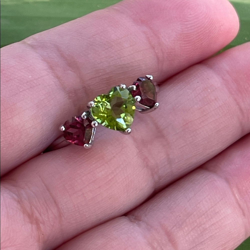 NWT Heart-Shaped Natural Peridot & Red Garnet Gemstone Ring size 9 in 925 Silver